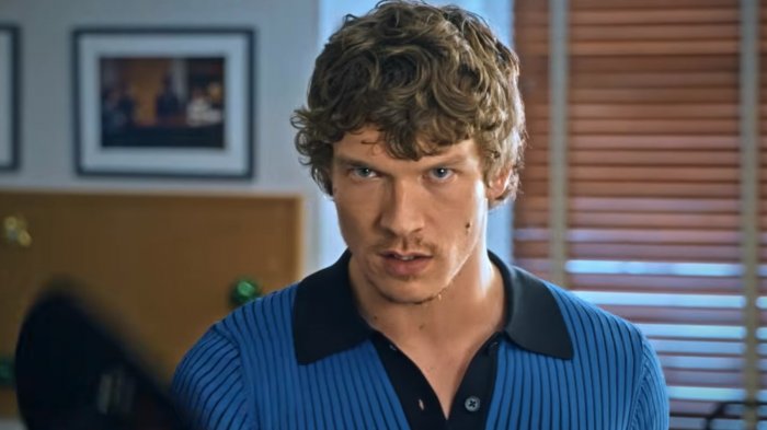 Connor Storrie, star di Heated Rivalry, impegnato in un duello di accenti nel promo del SNL