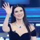 Sanremo 2026, Laura Pausini show: gaffe, doppi sensi e momenti virali