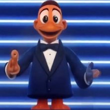 Carlo Conti in versione papera nella prima serata di Sanremo 2026