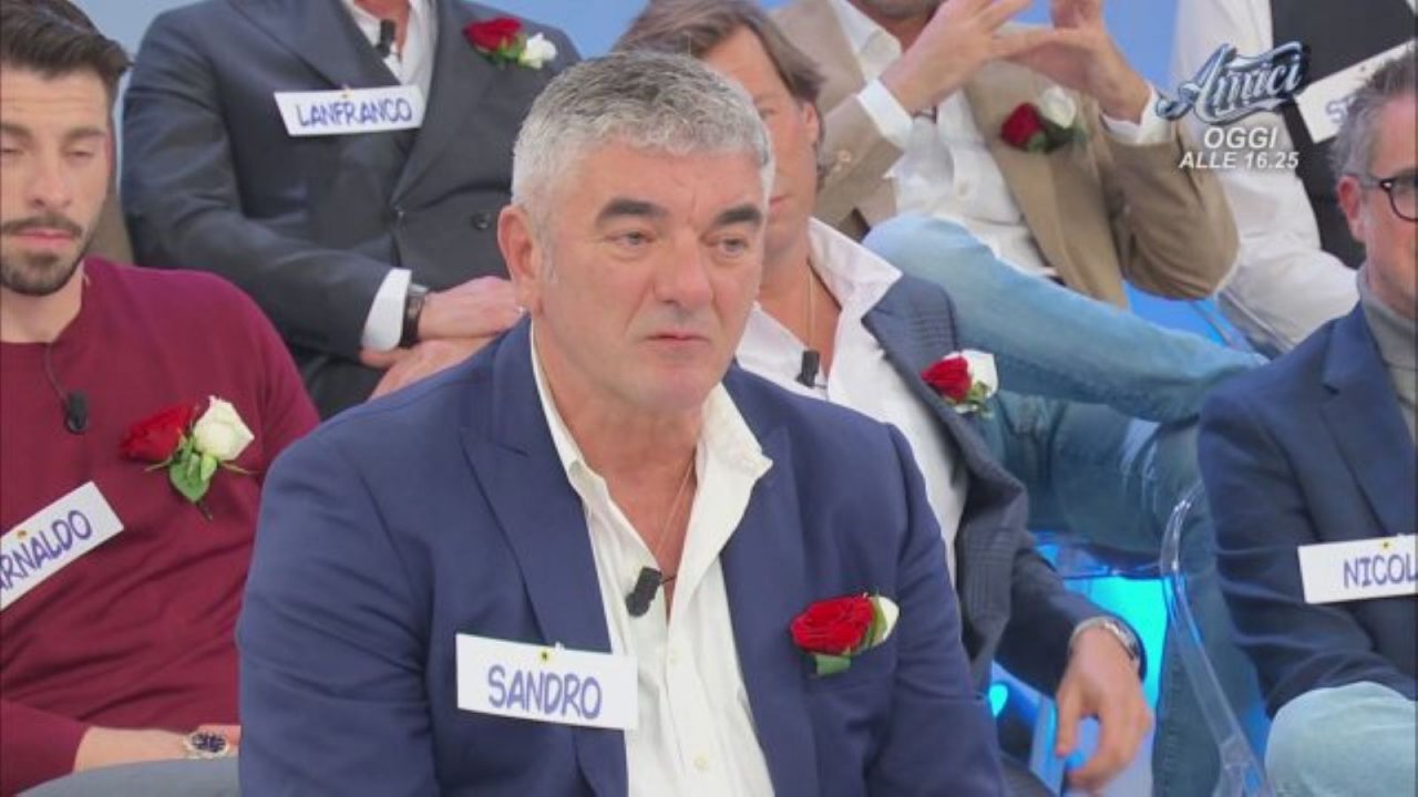 Uomini e Donne: Sandro chiude con tre dame, Cinzia lascia lo studio per amore