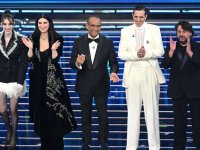 Sanremo 2026, i voti della seconda serata: Achille Lauro promosso, 'mamma d'oro' vale 0