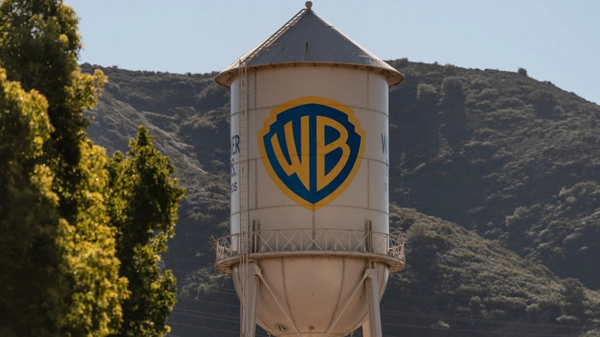 Warner Bros: l Warner Bros: l