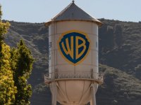 Warner Bros: l'offerta di Paramount è 'superiore' e Netflix rinuncia alla fusione