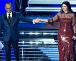 Sanremo 2026, la scaletta completa della finale: orari, ospiti, l'annuncio di Carlo Conti