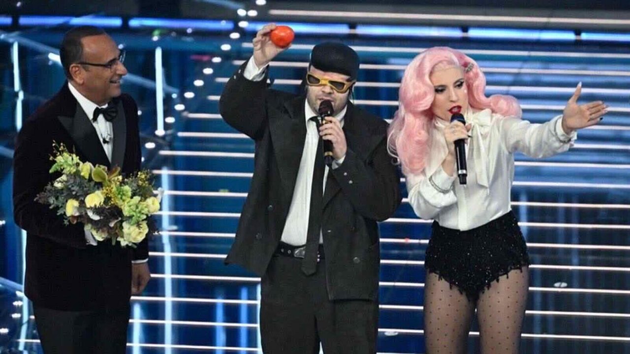 Sanremo 2026: Ditonellapiaga e TonyPitony vincono la serata duetti e cover. La classifica