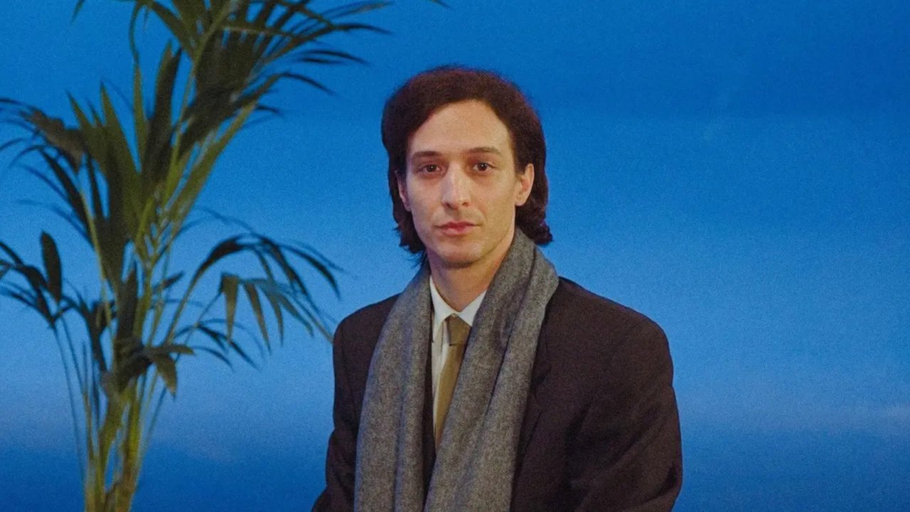 Dario Aita è Franco Battiato nel biopic Il lungo viaggio