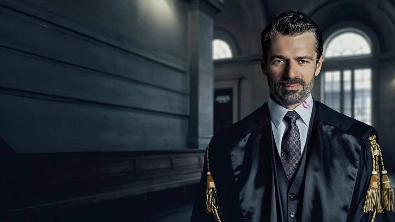 Luca Argentero è l'Avvocato Ligas