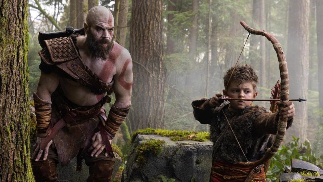 Ryan Hurst e Callum Vinson nella prima immagine di God of War
