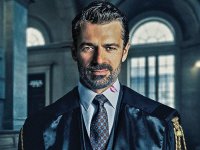 Avvocato Ligas, la recensione: Luca Argentero in una serie dal piglio internazionale