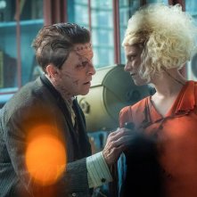 La Sposa!: Christian Bale, Jessie Buckley in una scena