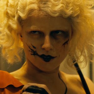 La Sposa!: Jessie Buckley in un primo piano