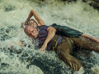 'Immagini raccapriccianti': scatta il divieto per Apex, il nuovo film Netflix con Charlize Theron