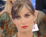 Uomini e Donne: Gemma invita Davide, Barbara lo stronca, Tina interviene e scoppia il caos