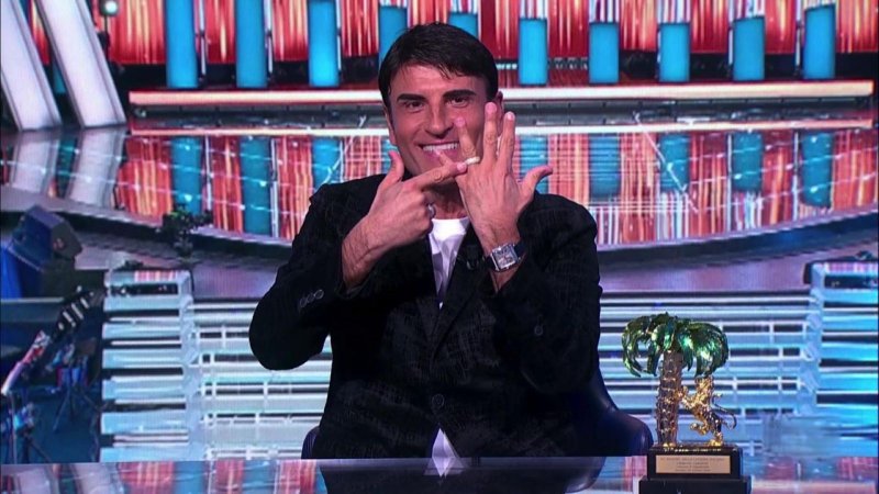 Sal Da Vinci ha fatto un tutorial per insegnare a tutti la coreografia di Per sempre sì