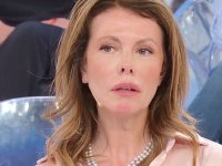 Uomini e Donne, Maria De Filippi a Cinzia Paolini: 'Cosa ci fai qua?'