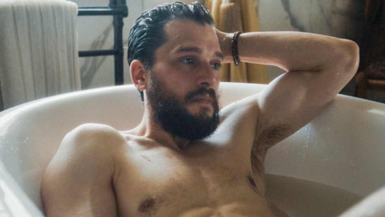 Kit Harington: "In Industry sono nudo il 90% del tempo, ed è solo colpa mia"