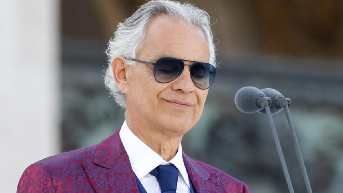 l opera morta vieni a uno dei miei concerti perfino andrea bocelli rimprovera chalamet