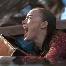 Thrash: un primo piano di Phoebe Dynevor