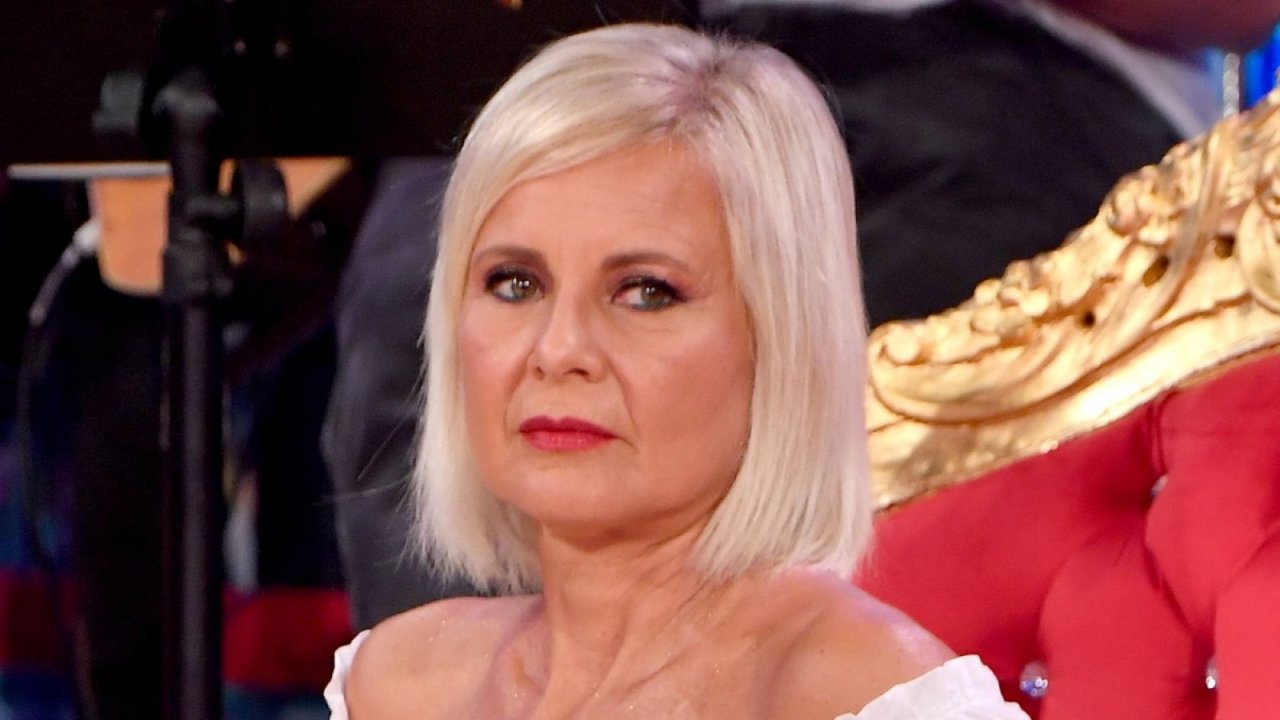 Grande Fratello Vip 8, Antonella Elia replica ad Adriana Volpe: “Che stress”