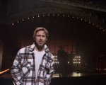 Ryan Gosling appare a sorpresa al SNL per presentare Harry Styles