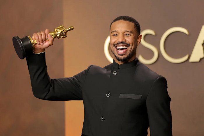 Michael B. Jordan chiama la vecchietta che ha una sua foto sul muro di casa: 'Grazie per avermi adottato'