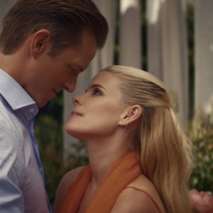 Joel Kinnaman e Kate Mara come Rob e Nancy nella serie Apple TV