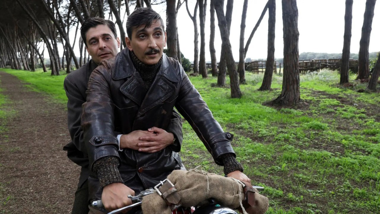 Lino Guanciale e Fabrizio Biggio in una scena de Le libere donne