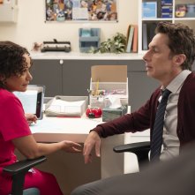 Scrubs. JD e Carla in una scena del revival