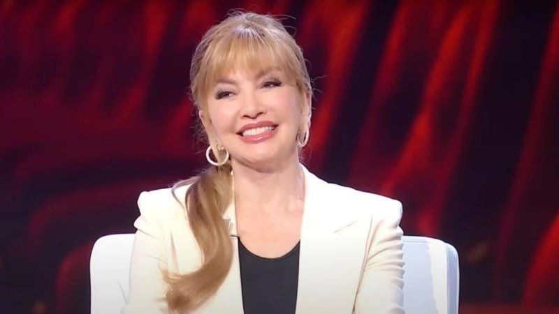 Splendida Cornice stasera su Rai 3: Milly Carlucci e gli altri ospiti del 19 marzo