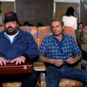 Nati con la camicia: Bud spencer e Terence Hill con la valigia