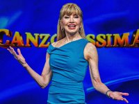 Canzonissima, Milly Carlucci e le 'maledette primavere' alla ricerca di un sabato sera di successo