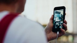 Love Me Tender - Trailer italiano del film con Vicky Krieps