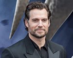 Highlander: le foto di Henry Cavill svelano una ferita sospetta, cosa succede all'Immortale?