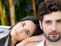 Un Posto al Sole, anticipazioni 25 marzo: Roberto si avvicina a Cristina, Diego aiuta Lorenza