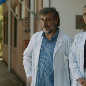 Strike - Figli di un'era sbagliata: Massimo Ceccherini e Matilde Gioli in una scena