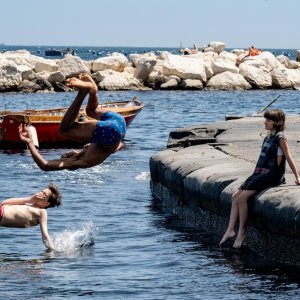 Malavia: Mattia Francesco Cozzolino, Junior Rodriguez e Francesca Gentile al mare