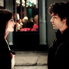 Il diavolo veste Prada: Anne Hathaway e Adrian Grenier in una scena