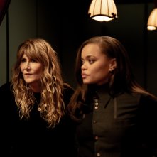 È l’Ultima Battuta?: Laura Dern e Andra Day in una sequenza
