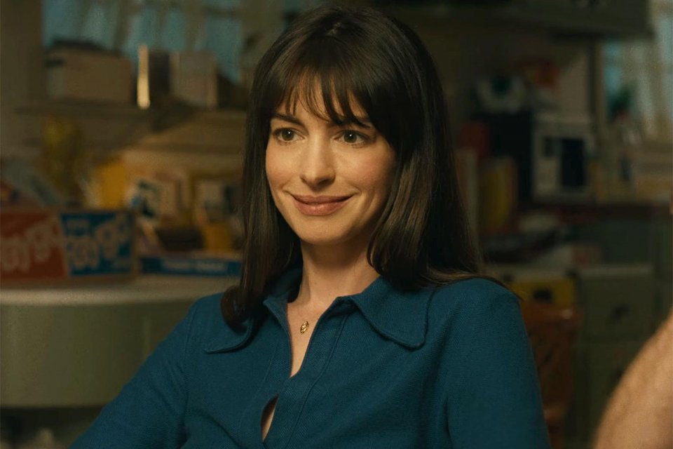 Fine Oak Street Anne Hathaway