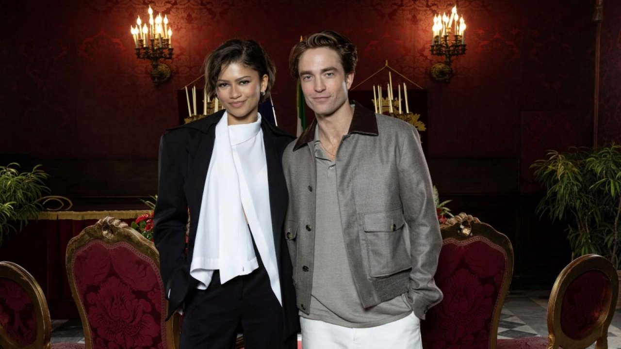 Amici 25 su Canale 5: Zendaya, Robert Pattinson e gli altri ospiti di stasera