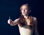 Sadie Sink e Noah Jupe diventano Romeo & Giulietta nella tragedia in scena a Londra, ecco le foto