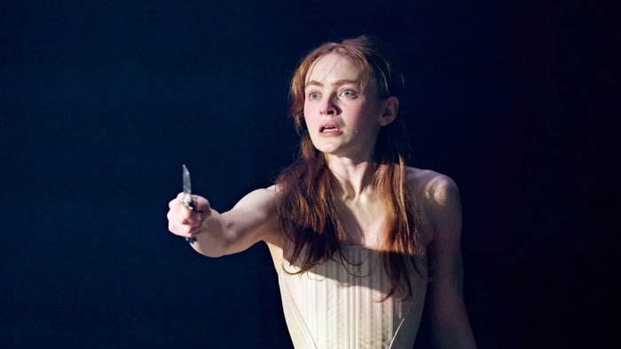Sadie Sink e Noah Jupe diventano Romeo & Giulietta nella tragedia in scena a Londra, ecco le foto