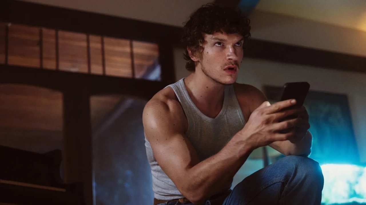 Connor Storrie, dopo Heated Rivalry, protagonista di uno spot 'horror' diretto da Nia DaCosta