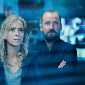 Il caso 137: Léa Drucker, Jonathan Turnbull in una scena