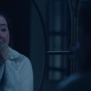 Lucy Halliday in un momento della serie