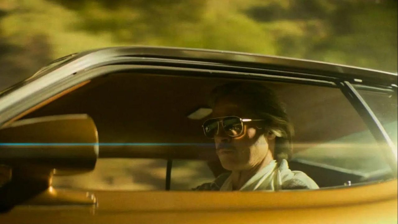 Brad Pitt in automobile