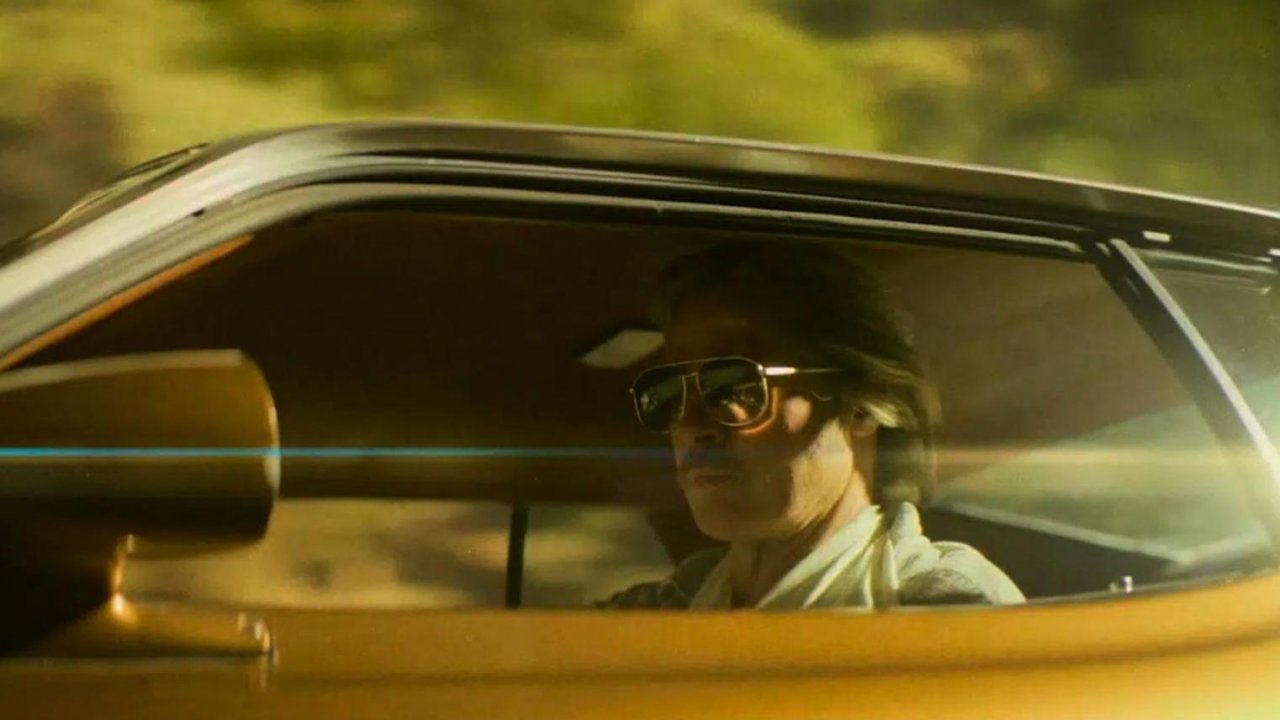 Brad Pitt nei panni di Cliff Booth