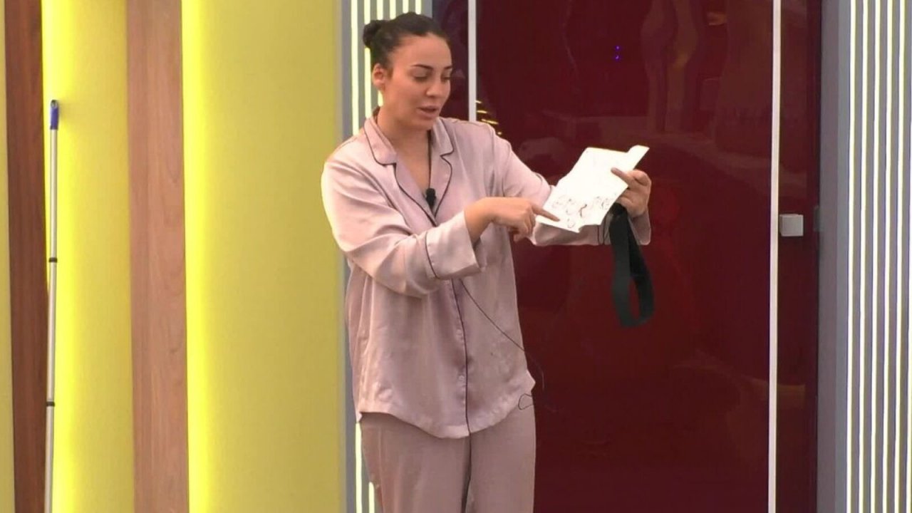 Grande Fratello Vip, scambio di bigliettini segreti tra Raimondo e Francesca