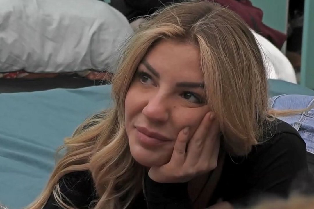 Paura per Lucia Ilardo al GF VIP: prende troppo lassativo ma il suo malore nasconde un segreto