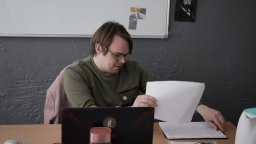 Mr. Nobody Against Putin - Trailer del documentario premio Oscar